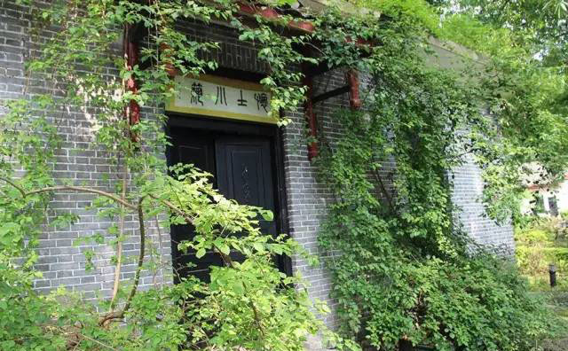 广西大学创始人马君武曾经居住的地方，也在此地仙逝