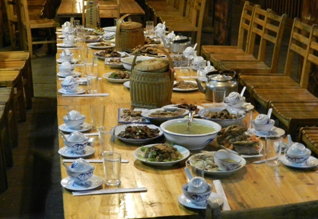 侗族长桌宴